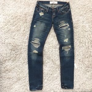 NWT Hollister HCO distressed skinny jeans